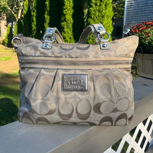 COACH POPPY RARE‼️ Tote, Champagne & Metallic - Picture 1 of 17